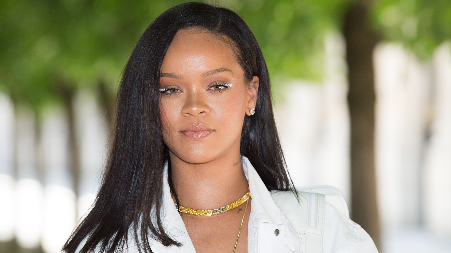 Rihanna - bag: LOUIS VUITTON DAMIER ALMA BB BAG